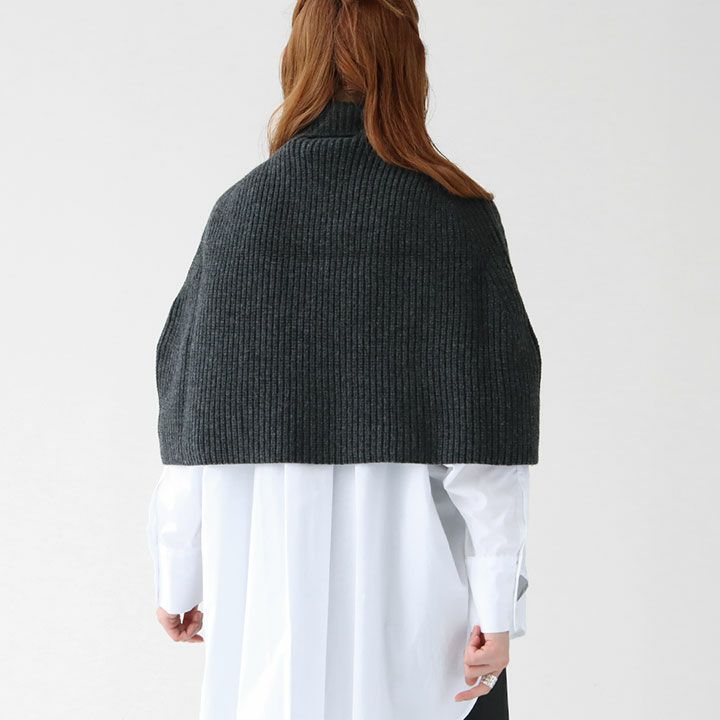 ＜SACRA＞エクストラファインラムウールポンチョ SACRA＞エクストラファインラムウールポンチョ 楽天市場】【12/4(木)20