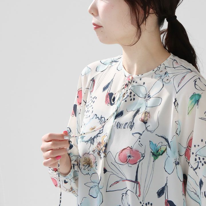 【SALE】TOMORROWLAND(トゥモローランド) ブルームフラワープリント パイピングリボンブラウス(13-01-51-01001)※セール商品の為、送料無料サービス対象外 SALE】TOMORROWLAND(トゥモローランド) ブルームフラワー