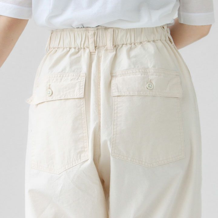 リップストップファティーグパンツのヒップラインをクローズアップ