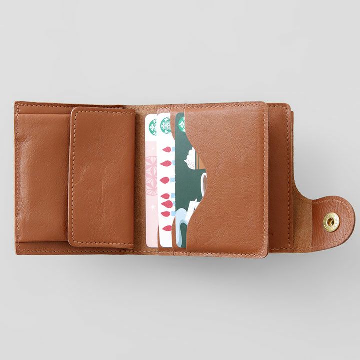 カード3枚が入るIL BISONTEのウォレット内側構造